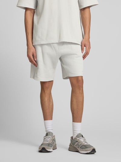 PEGADOR Sweatshorts mit Logo-Stitching und elastischem Bund Hellgrau 4