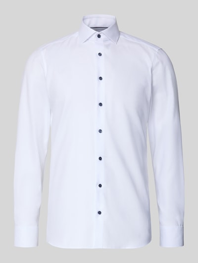 Produktfoto, weißes Slim Fit Businesshemd aus Baumwolle mit Kentkragen von OLYMP Level Five, Baumwoll-Elasthan-Mix, schwarze Knopfleiste, dezente Struktur, klassische Form, Rückenlänge 81 cm, Schulterbreite 44 cm, Ärmellänge 67 cm, moderne glatte Textur.