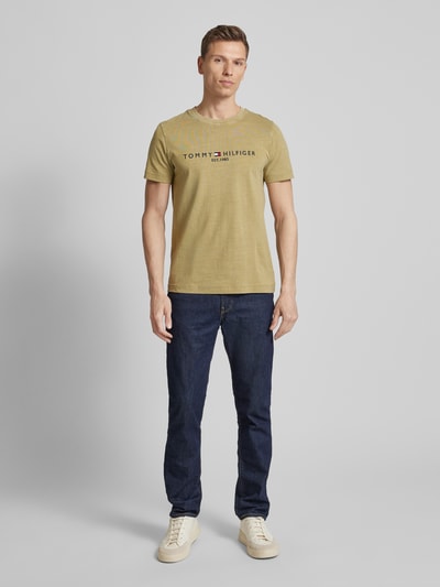 Tommy Hilfiger T-shirt z wyhaftowanym logo Oliwkowy 1