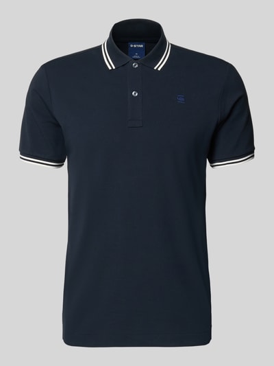 Produktfoto, dunkelblaues Slim Fit Poloshirt mit Logo-Stitching, Polokragen und weißen Streifen, Modell 'Dunda' von G-Star Raw, elastischer Baumwoll-Mix