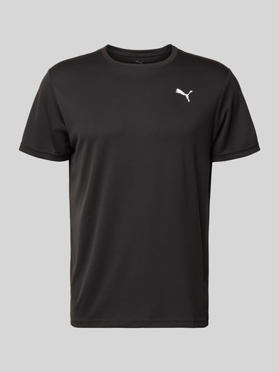 Produktfoto, T-Shirt mit Label-Print von PUMA PERFORMANCE in Schwarz mit weißem Logo, Regular Fit, gerippter Rundhalsausschnitt, glatte Textur