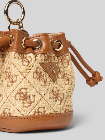 Produktfoto, Schlüsselanhänger mit Logo-Detail Modell 'Kirsten' von GUESS in Flecht-Optik, beige-braune Leder-Optik, Damen Accessoire