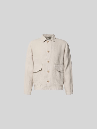 Produktfoto, Hemdjacke aus reinem Leinen von Closed in Beige, Regular-Fit, Durchgehende Knopfleiste, Pattentaschen, 1-Knopf-Manschetten, Rückenlänge 67 cm bei Größe M, glatte Struktur, dezente Farbe auf hellem Hintergrund.
