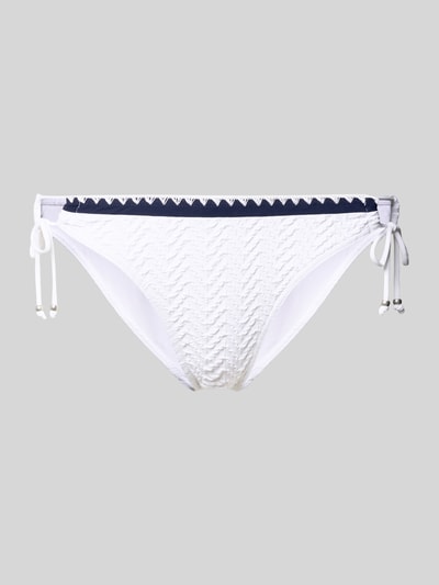 Produktfoto, Slim Fit Bikini-Hose mit Strukturmuster Modell 'Jada' von Banana Moon in Weiß mit dunklem Bund, Damen Bikini-Hose, elastisch