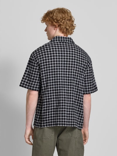 REVIEW Koszula casualowa o kroju regular fit z kieszenią na piersi Czarny 5