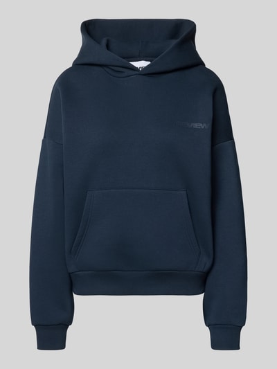 Produktfoto, Kapuzenpullover aus Baumwoll-Mix von REVIEW in Dunkelblau mit Känguru-Tasche und gerippten Bündchen, lockere Passform