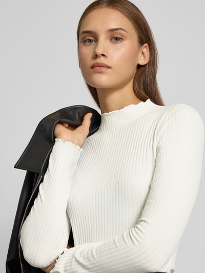 Only Slim Fit Langarmshirt mit Viskose-Anteil Modell 'LEMMA' Offwhite 3