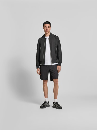 Moose Knuckles Regular Fit Shorts mit Cargo-Taschen Black 1