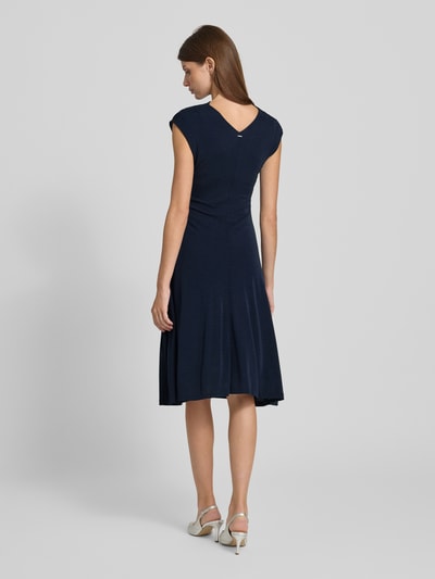 BOSS Sukienka midi o kroju slim fit z dżerseju wiskozowego model ‘ELAMI’ Granatowy 5