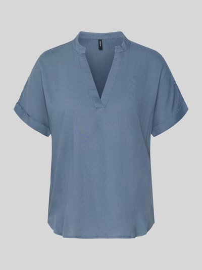 Produktfoto, Relaxed Fit Blusenshirt aus reiner Viskose Modell 'BEAUTY' von Vero Moda, gładka struktura, niebieski kolor, tunikowy kołnierz, krótki rękaw z podwinięciem, zaokrąglony dół