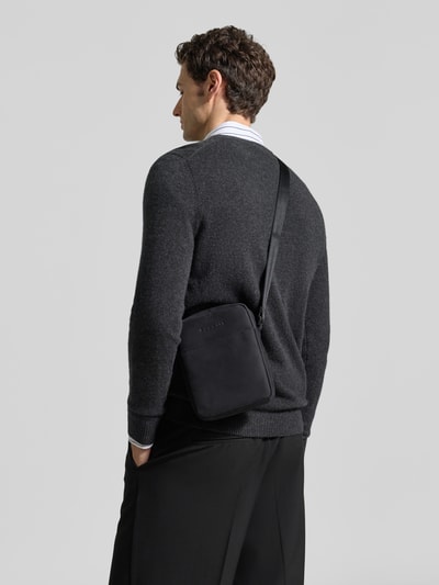 bugatti Umhängetasche aus echtem Leder mit Label-Detail Modell 'Luca' BLACK 1