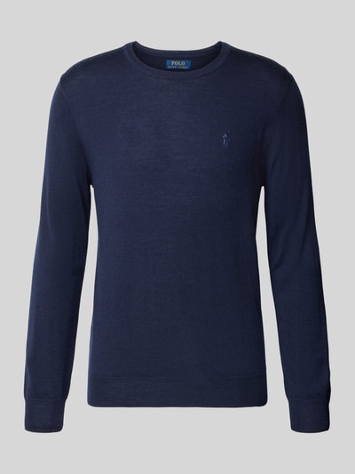 Produktfoto, dunkelblauer Regular Fit Pullover aus reiner Wolle von Polo Ralph Lauren vor hellem Hintergrund, glatte Textur, Herren Pullover