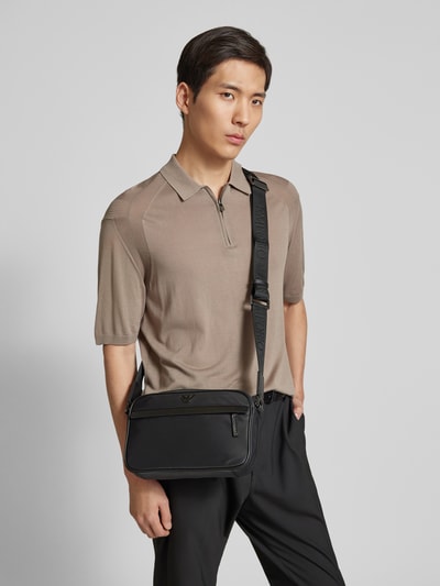 Emporio Armani Umhängetasche mit Label-Applikation Black 1