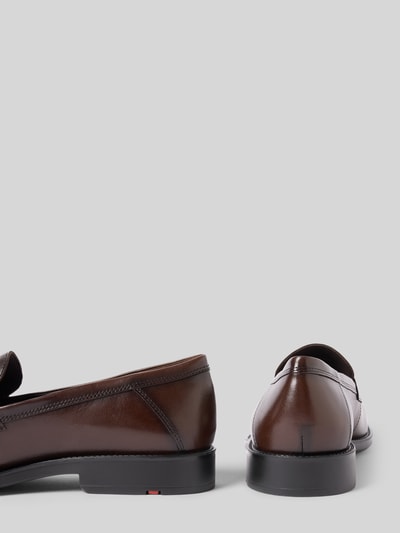 Produktfoto, Penny-Loafer aus echtem Leder Modell 'CORE' von Lloyd, brązowy kolor, zaokrąglony kształt, gładka tekstura, mostek cholewki, gładka podeszwa, wysokość obcasa 3 cm w rozmiarze 44, wysokość cholewki 7 cm w rozmiarze 44, szerokość w rozmiarze 44: 5 cm