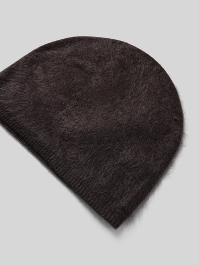 Produktfoto, Beanie aus reinem kasjmier van Christian Berg Woman in donkerbruin, tricotlook, geribd boord, siernaad, zachte textuur
