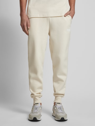 PUMA PERFORMANCE Relaxed Fit Sweatpants mit Label-Print Offwhite 4