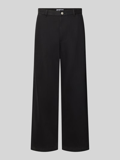Produktfoto, schwarze Straight Fit Jeans aus reiner Baumwolle von REVIEW, Sicht auf Knopf- und Reißverschluss, glatte Oberfläche.