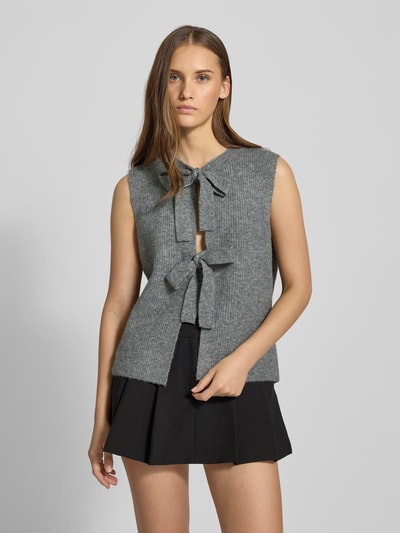 Pieces Regular Fit Strickweste mit Bindeverschluss Modell 'SILLY' Hellgrau Melange 4
