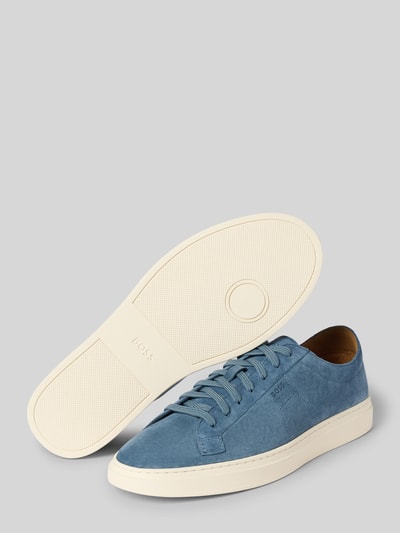 Produktfoto, Low Top Sneaker aus reinem Rindnubuk Modell 'Kieran_Tenn_wcsd' von BOSS, Optik: Unifarben, Lederoptik, Schuhspitze: Rund, flache Absatzform, Label-Prägung, Schnürung, strukturierte Sohle, Materialverarbeitung: Nubukleder, Material: Rindnubuk.