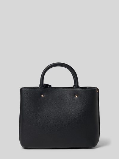 Produktfoto, zwarte Handtasche mit Label-Applikation Modell 'ECO MERIDIAN II' von Guess, rechthoekig, schouderriem, hoofdvak met ritssluiting, fijne textuur, maat 33x23x11 cm, schouderriem 106 cm.