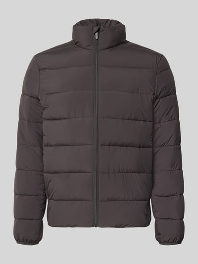 Produktfoto, dunkelbraune Regular Fit Steppjacke mit Stehkragen von Tom Tailor Denim, glatte Oberfläche, Herren Daunenjacke