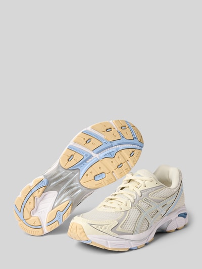 Produktfoto, Sneaker mit Label-Detail von ASICS TIGER in Creme, Blau und Beige, Material-Mix mit strukturierter Sohle, abgerundete Passform, Schnürverschluss, Absatzhöhe 4 cm, Schafthöhe 8 cm, Schaftweite 8 cm.