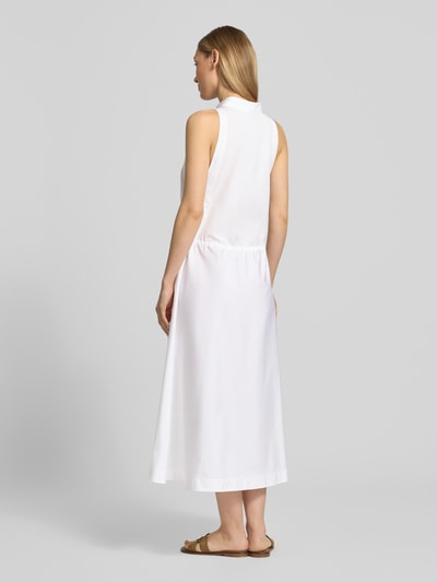 Frauenmodel trägt Blusenkleid aus Baumwolle mit Tunnelzug von BOSS, Optik: Unifarben, Regular-Fit, Midi-Länge, Ärmellos, seitliche Eingrifftaschen, reine Baumwolle, Ganzkörperansicht Rückansicht.