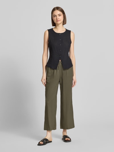 Frauenmodel trägt Weite Damen Hose aus Viskose-Leinen-Mix Modell 'GOA' von Only, Optik: Unifarben, Passform: Wide Leg, Tunnelzug, Bundabschluss: elastisch, seitliche Eingrifftaschen, Ganzkörperansicht von vorne.