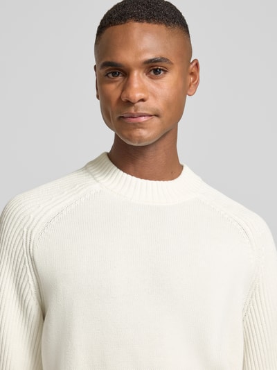 Selected Homme Sweter z dzianiny o kroju regular fit z czystej bawełny model ‘DERECK’ Złamany biały 3
