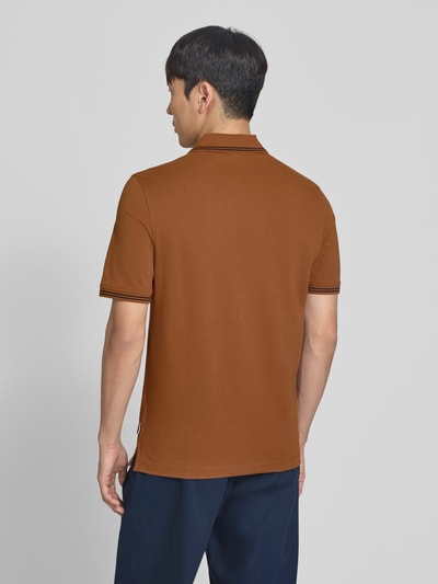 bugatti Regular Fit Poloshirt mit Logo-Stitching Camel 5