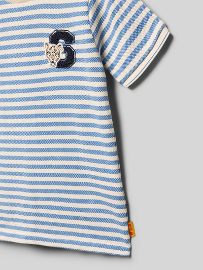 Produktfoto, T-Shirt mit Motiv-Stitching und Rundhalsausschnitt von Steiff, Kinder T-Shirt aus Reine Baumwolle, Gerader-Schnitt, Label-Detail, Rückenlänge 44 cm bei Größe 116, blaue und weiße Streifen, strukturierte Oberfläche