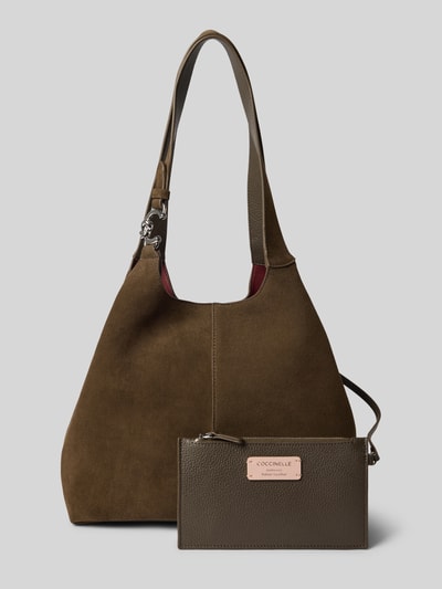 Produktfoto, Handtasche aus echtem Leder von Coccinelle in Braun mit Logo-Schulterriemen, herausnehmbarem Innenfach und Magnetverschluss