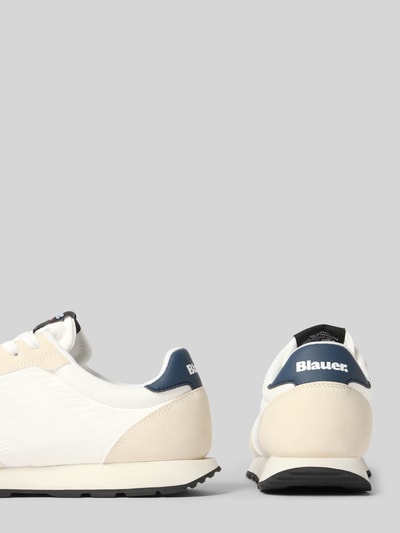 Productfoto, Sneaker met logo-detail model 'Falcon' van Blauer USA, afgeronde fit, crèmekleurig met donkerblauwe details, gestructureerde zool, context: heren sneaker, vetersluiting, hakhoogte 3 cm, schachthoogte 9 cm, schachtwijdte 10 cm