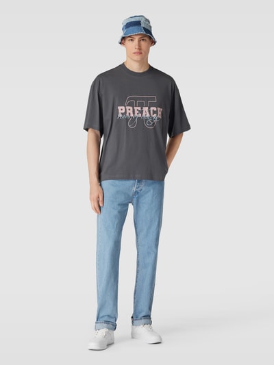 Preach Oversized T-Shirt mit Label-Print Modell 'Varsity' Anthrazit 1