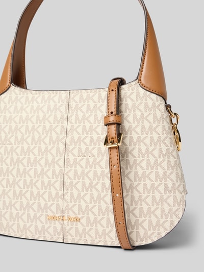 Produktfoto, Shoulder Bag mit Allover-Logo-Print Modell 'Alice' von MICHAEL Michael Kors, beżowe i brązowe odcienie, logo, główna komora na zamek, ozdobna aplikacja, kieszeń wewnętrzna na suwak, szerokość w rozmiarze 20 cm, długość 20 cm, głębokość 4 cm, długość paska na ramię 50 cm, faktura skóropodobna, kontekst damska torba na ramię