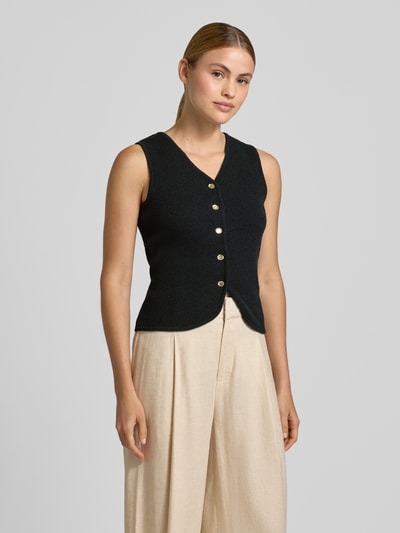 Frauenmodel trägt Slim Fit Weste mit Baumwoll-Anteil Modell 'SILVIA' von Vero Moda in Optik: Unifarben, Frottee, Knopfleiste, Ganzkörperansicht von vorne.