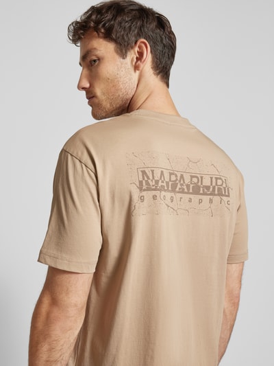 Napapijri T-shirt o kroju oversized z nadrukiem z logo Beżowy 3