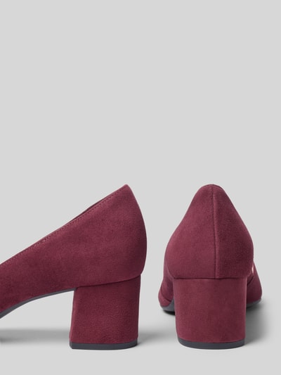 Produktfoto, Pumps aus Leder mit Blockabsatz von Högl in Bordeaux, glatte Sohle, vorn spitz, samtige Oberfläche, Blockabsatz, seitliche Rückansicht.