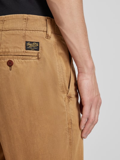 Superdry Szorty chinosy o kroju regular fit z bocznymi, wpuszczanymi kieszeniami Camel 3