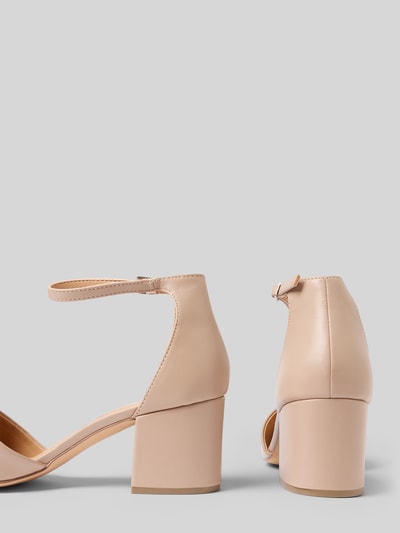 Productfoto, Pumps met blokhak en bandje van BIANCO, puntige vorm, licht gestructureerde zool, beige kleur, 7 cm hakhoogte, 8 cm schachthoogte, 4 cm schachtbreedte, context: dames Pumps van BIANCO