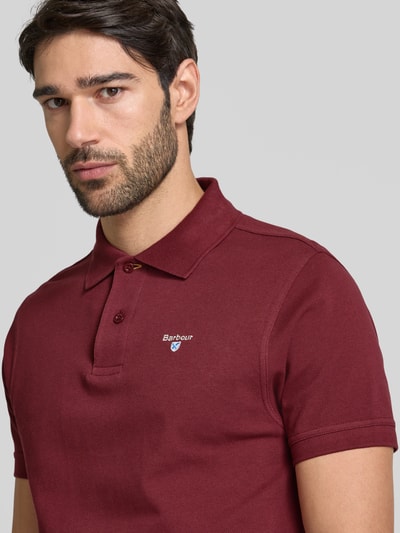 Barbour Slim Fit Poloshirt mit Label-Stitching Kirsche 3