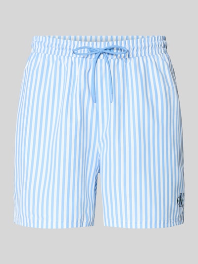 Produktfoto, Regular Fit Shorts mit Logo-Print von Calvin Klein Underwear, helle Blau-Weiß-Streifen, elastischer Bund mit Tunnelzug, integrierter Slip, glatte Textur