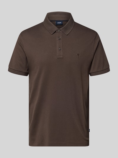 Produktfoto, braunes Modern Fit Poloshirt mit Logo-Stitching und Label-Detail aus reiner Baumwolle Modell 'Primo' von JOOP! Collection.