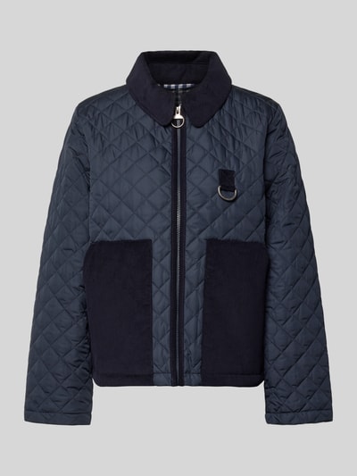 Produktfoto, granatowa Regular Fit Steppjacke mit aufgesetzten Seitentaschen Modell 'AYLESBY' von Barbour, damska pikowana kurtka