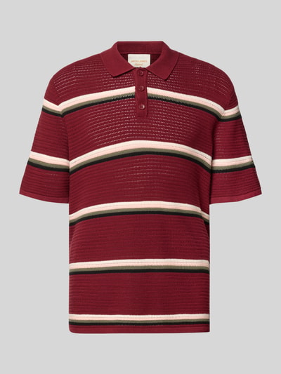 Produktfoto, Regular Fit Poloshirt mit Streifenmuster Modell 'MAINE' von Jack & Jones, Reine Baumwolle, Knopfleiste, Rückenlänge 70 cm, bordeaux mit weißen und schwarzen Streifen, glatte Textur