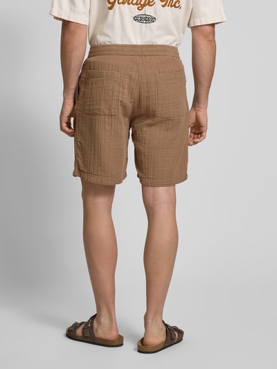 REVIEW Regular Fit Shorts aus Musselin Mud 5