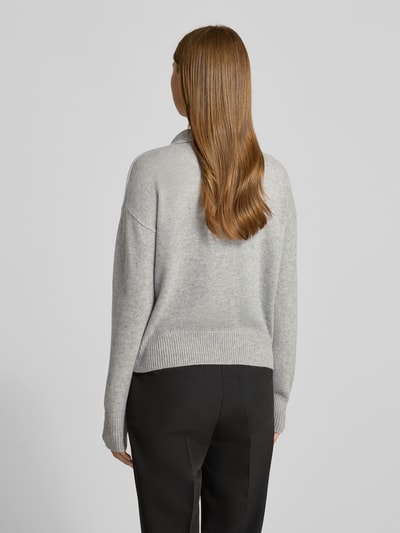 0039 Italy Strickpullover aus Kaschmir-Leinen-Mix mit V-Ausschnitt Modell 'IRIS' Hellgrau 5