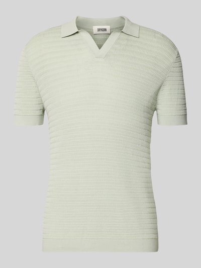 Produktfoto, Slim Fit Strick-Poloshirt mit Strukturmuster Modell 'BRAIAN' von Drykorn in Hellgrün, reine Baumwolle, V-Ausschnitt, feine Textur.