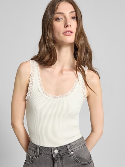 ONLY Regular Fit Tank Top mit Frill am Saum Modell 'SARA' Offwhite 3