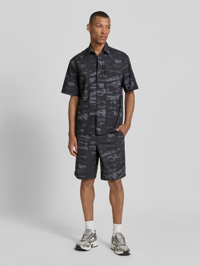 BOSS Green Regular Fit Shorts mit Allover-Muster Modell 'Globe AOP' Black 1
